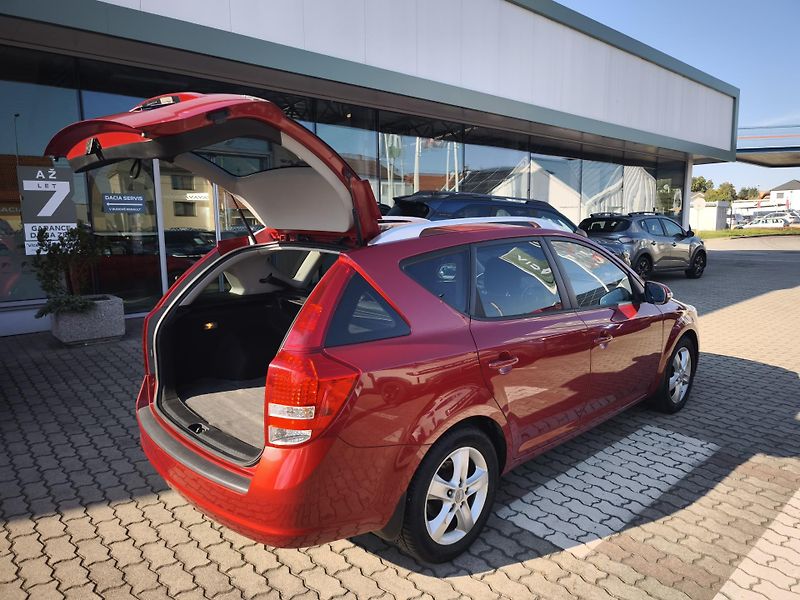 Kia Ceed 2011 ČR 1.6 CRDi 85kW  - fotka 25 z 33