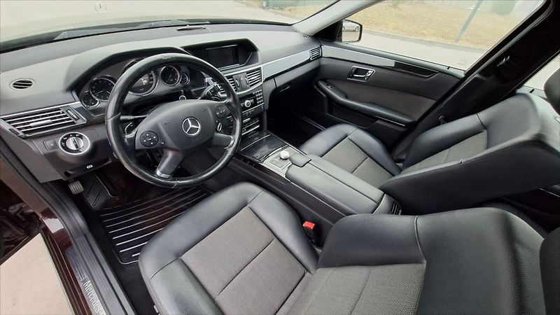 Mercedes-Benz Třídy E 3,0 350 CDi 4Matic ČR kůže AUT - fotka 9 z 15