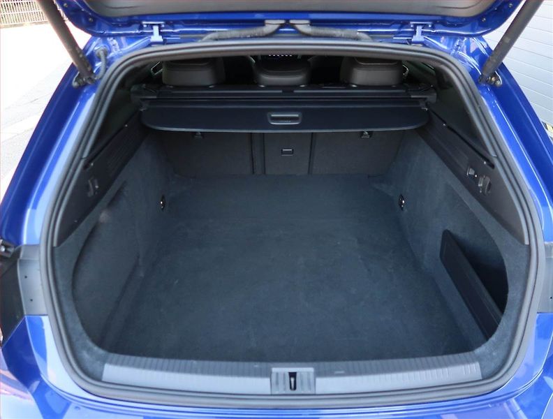 Volkswagen Arteon (2023) 2.0 TSI 4Motion - fotka 14 z 23