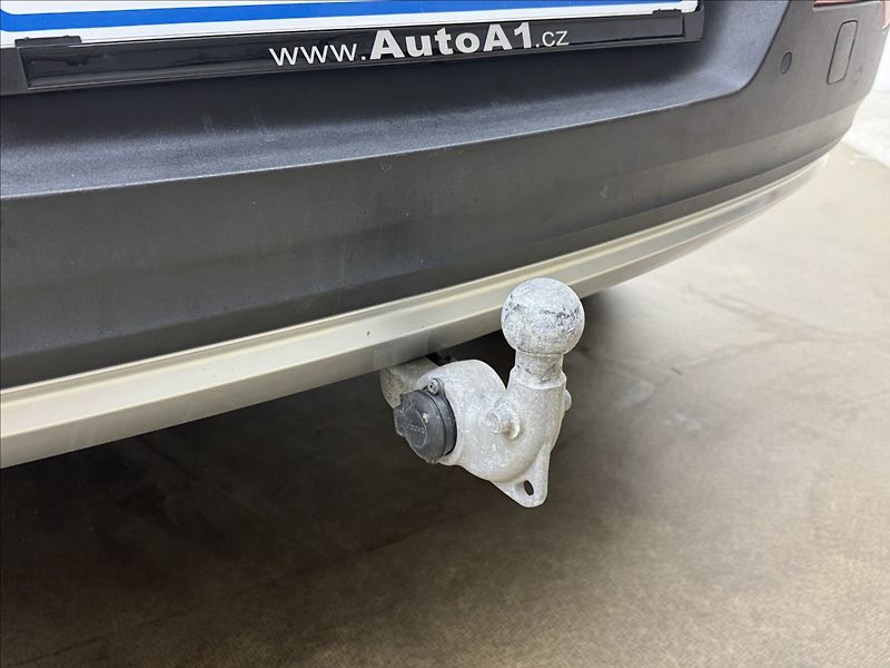 Volvo XC40 2,0 D3 AUTOMAT VÝHŘEV TAŽNÉ - fotka 40 z 41