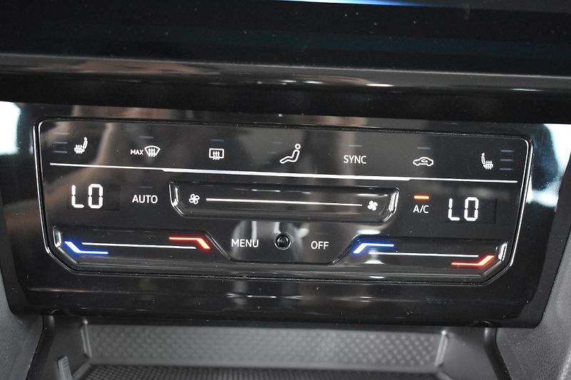 Volkswagen Passat Variant (2023) 2.0TDI 110kW DSG, LED, tažné - fotka 23 z 23