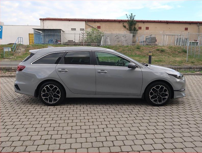 Kia Ceed (2024) 1.5 T-GDI - fotka 6 z 16