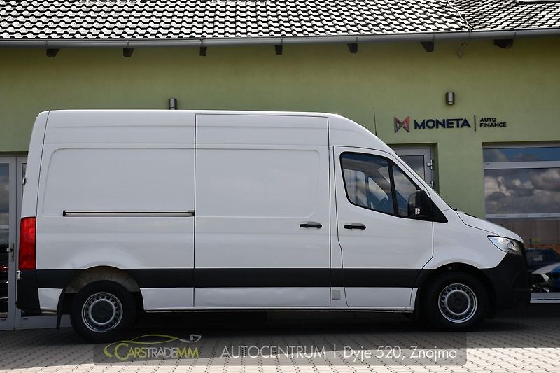 Mercedes-Benz Sprinter 211 CDI L2H2 (W907) 155k - fotka 6 z 37