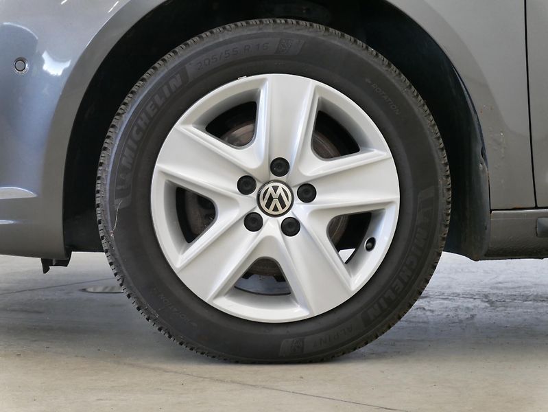 Volkswagen Touran - fotka 10 z 27