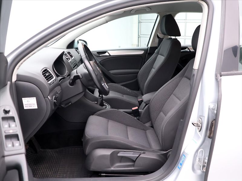 Volkswagen Golf 1,4 MPI 59KW Klimatizace CZ - fotka 10 z 31