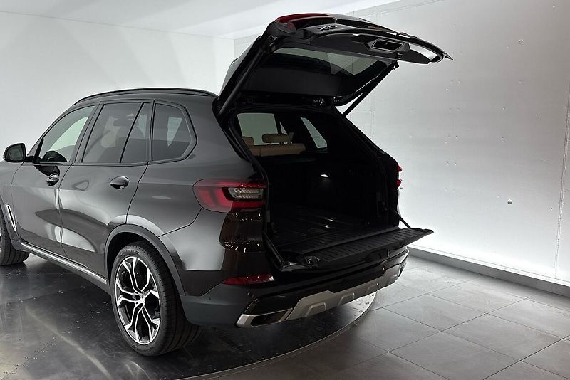 BMW X5 xDrive30d - fotka 10 z 27
