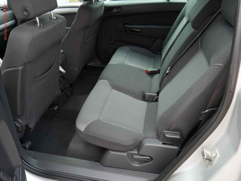 Opel Zafira (2012) 1.8i, AC, výhřev sed - fotka 10 z 19