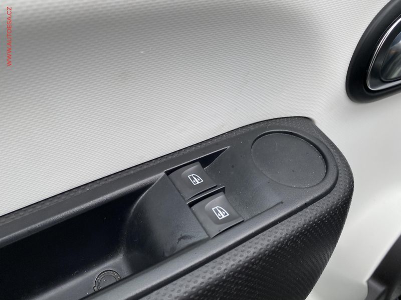 Renault Twingo (2019) 1.0i, AC - fotka 13 z 14