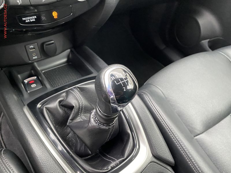 Nissan X-Trail (2015) 1.6dCi, Tekna, TZ, panor - fotka 15 z 17