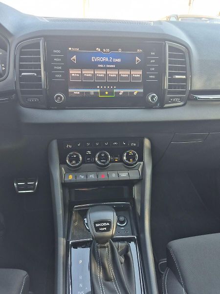 Škoda Karoq SportLine 2,0 TDI DSG 4x4 - fotka 23 z 34