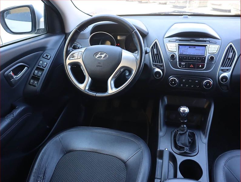 Hyundai ix35 (2011) 1.7 CRDi, Park. senzory - fotka 7 z 15