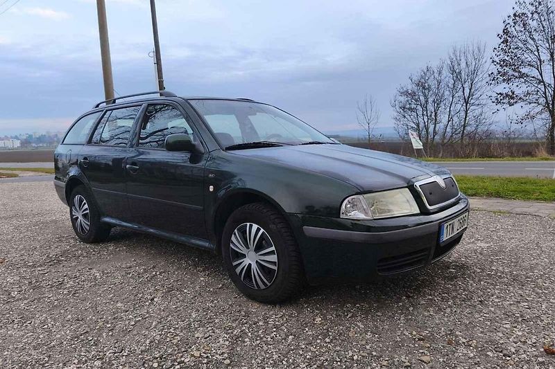 Oktávka kombi a pohled z boku.
