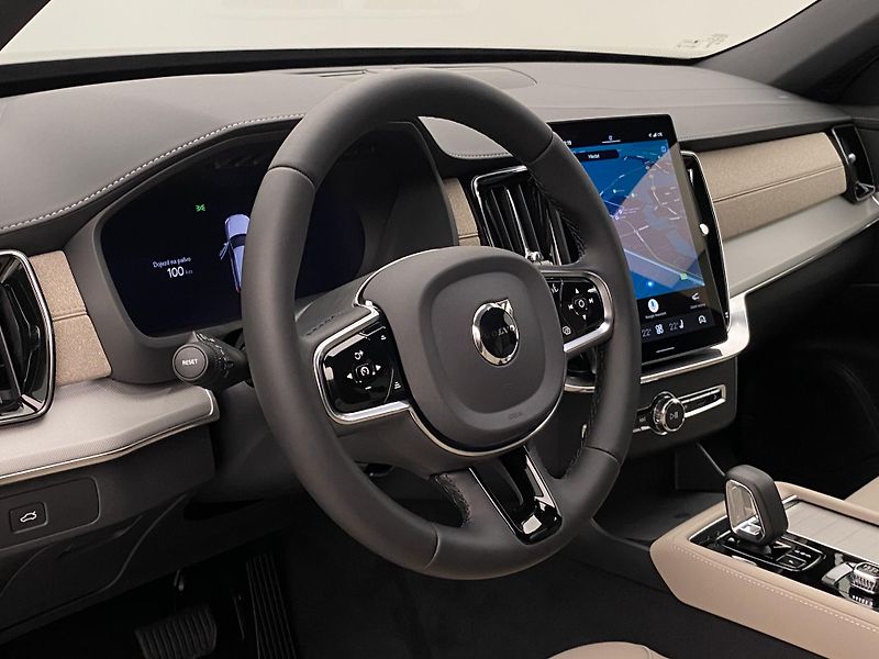 Volvo XC90 (2026) B5 AWD AUT CORE 7míst - fotka 4 z 56