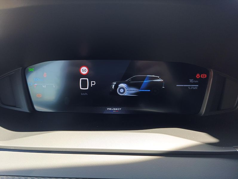 Peugeot 2008 (2026) ALLURE Hybrid 145 e-DCS6 - fotka 17 z 21