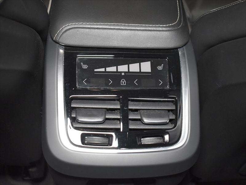 Volvo S60 2,0 B5 AWD Ultra Pano,Headup - fotka 14 z 25