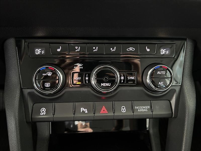 Škoda Karoq 2,0   TDI 110kW,4x4,TAŽNÉ,ČR - fotka 22 z 30