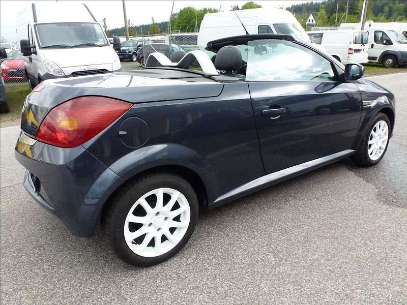 Opel Tigra 1,4 16V Roadster Cabrio - fotka 8 z 48