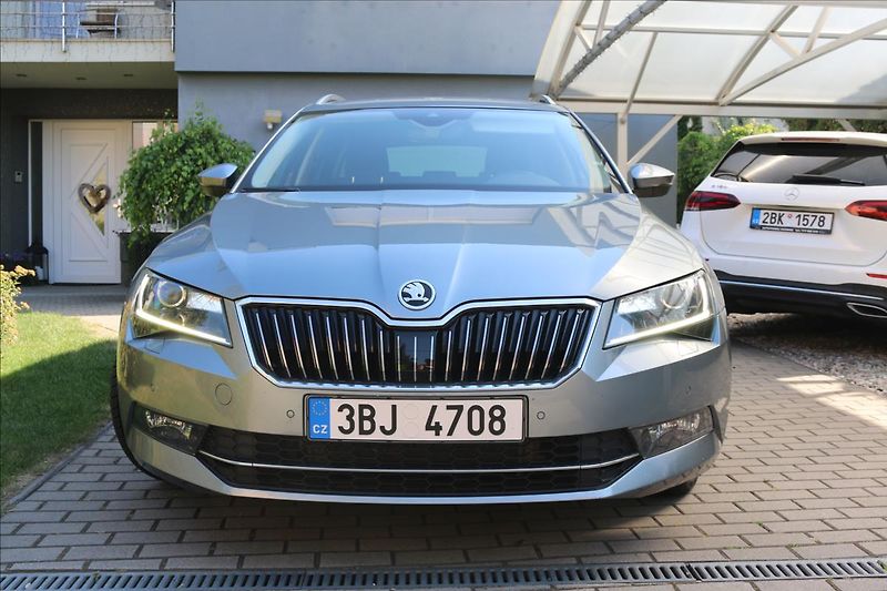 Škoda Superb 2,0 TDi, DSG , 4x4 - fotka 2 z 52