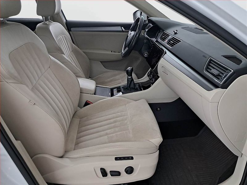 Škoda Superb (2018) Style 2.0 TDI, Kůže, Navi - fotka 9 z 20