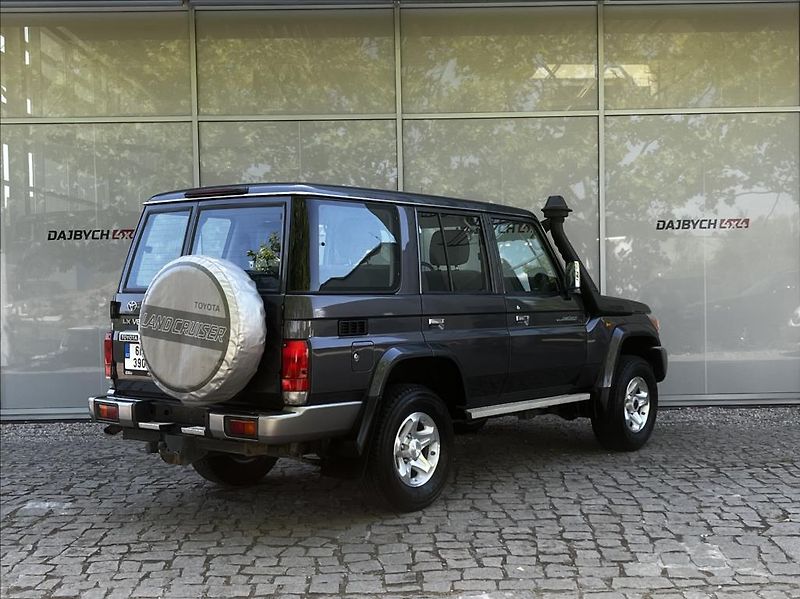 Toyota Land Cruiser GRJ76 4,0 V6 5MT - fotka 5 z 33