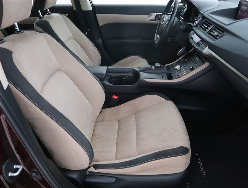 Lexus CT 200h (2020) 200h, Automat, ČR,1.maj - fotka 9 z 19