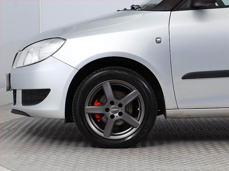 Škoda Fabia (2010) 1.6 TDI, po STK, dobrý stav - fotka 12 z 13