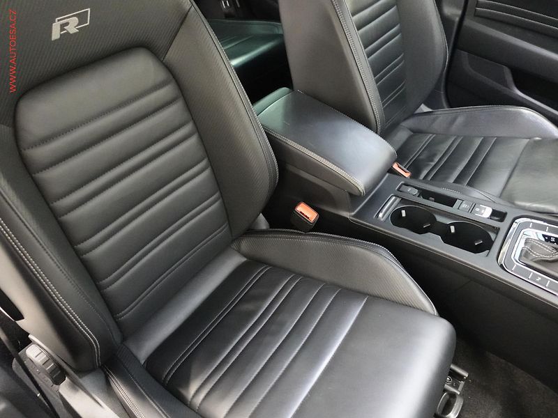 Volkswagen Passat (2019) 2.0 TSI, ČR, R-Line, DSG - fotka 11 z 23