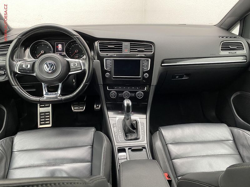 Volkswagen Golf (2016) 2.0TDi GTD, GTD, DSG, bixenon - fotka 8 z 18