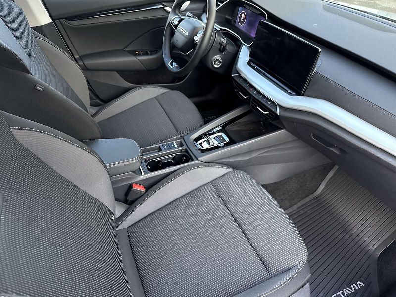 Škoda Octavia (2026) Combi 1.5 TSI M-HEV DSG Select - fotka 9 z 32