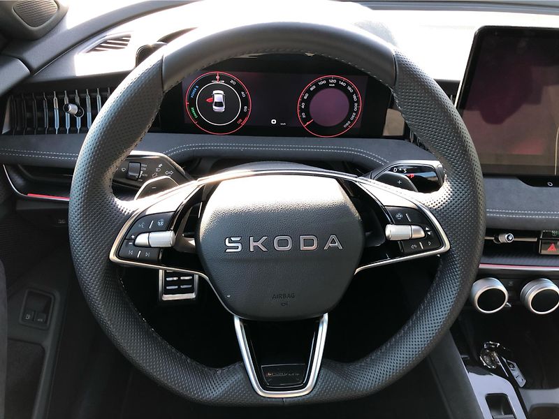 Škoda Superb 1,5 TSI  iV - fotka 18 z 30
