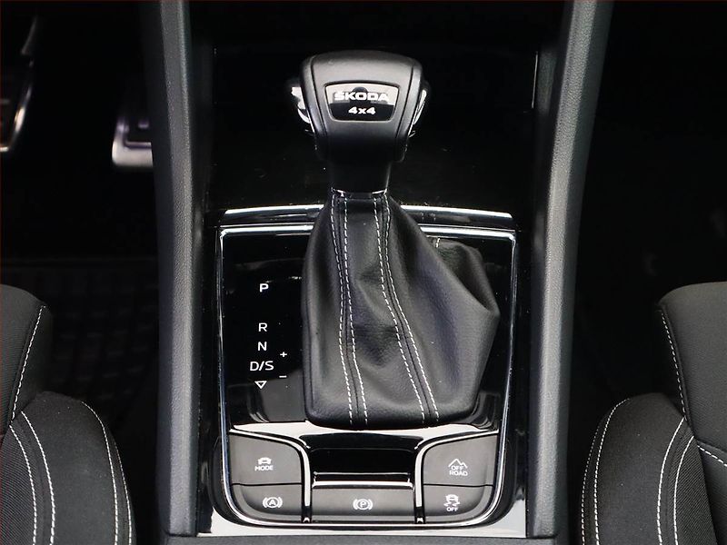 Škoda Karoq (2022) Sportline 2.0 TSI - fotka 11 z 22