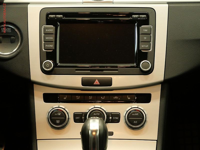 Volkswagen Passat (2014) 2.0TDI, 1.maj,ČR, DSG, xenon - fotka 13 z 24