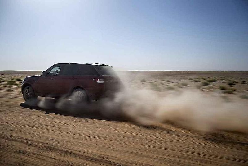 Range Rover Sport stanovil rekord v přejezdu pouště Rub al-Chálí.