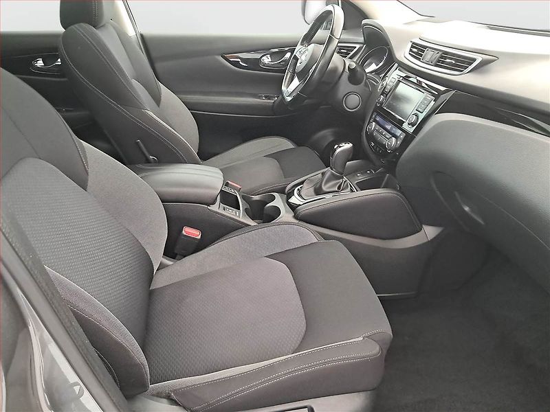 Nissan Qashqai (2020) 1.3 DIG-T, Automat, Serv.kniha - fotka 9 z 21
