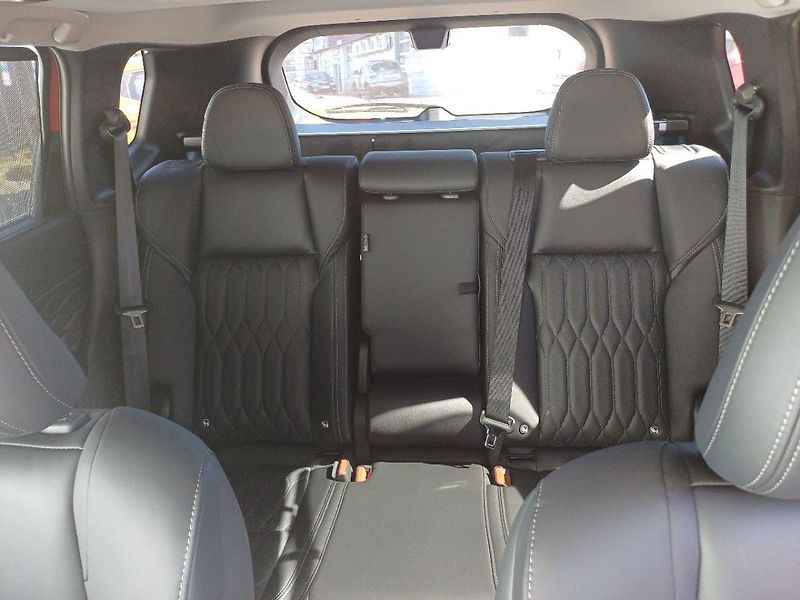 Mitsubishi Outlander Instyle 2,4 MIVEC 2xelektromot - fotka 20 z 25