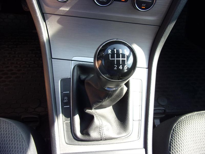 Volkswagen Golf 1,2 TSI  Variant  81kW ČR - fotka 23 z 26