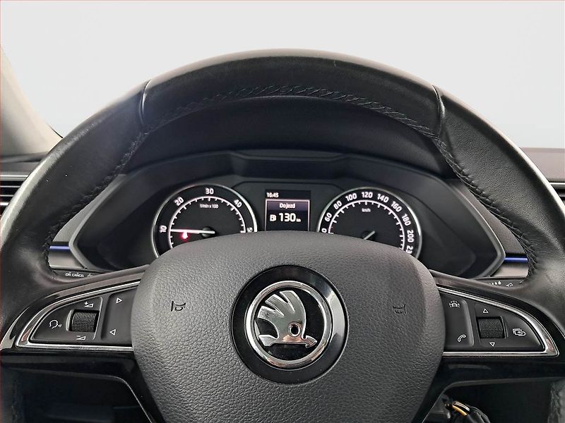 Škoda Superb (2016) 2.0 TDI, Navi, Bi-Xenony - fotka 17 z 18