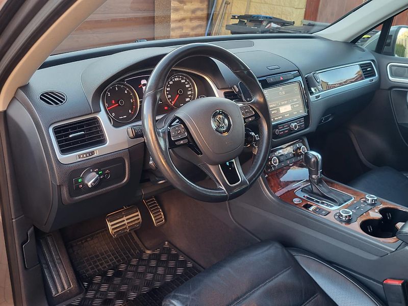 Volkswagen Touareg 4.2V8 TDi 250kW*1.MAJITEL* - fotka 11 z 40