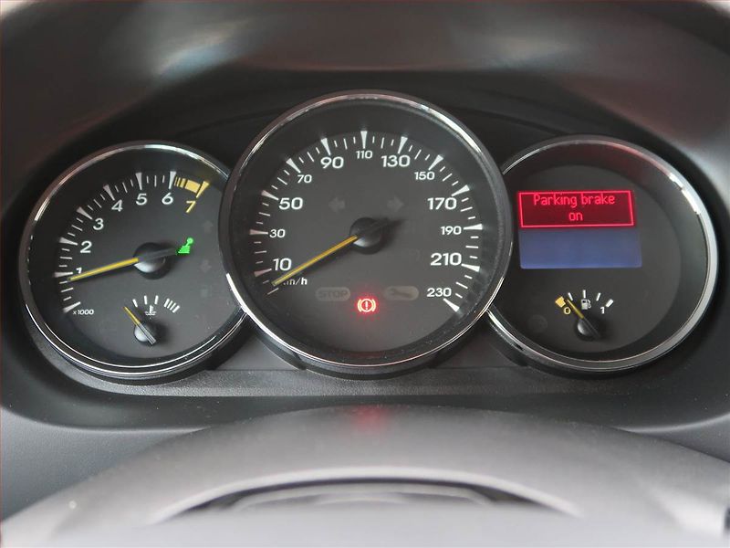 Renault Fluence (2012) 1.6 16V, Tempomat - fotka 11 z 17
