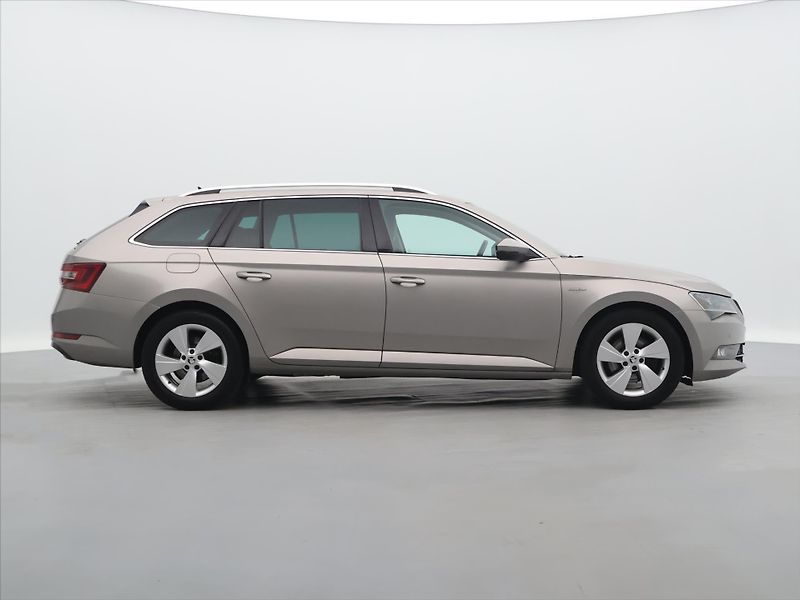Škoda Superb 2,0 TDI 140kW 4x4 DSG Style CZ - fotka 8 z 34
