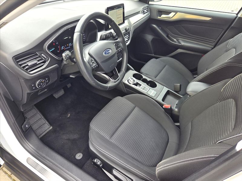 Ford Focus 1,5 EcoBoost 110kW AT Titanium - fotka 9 z 22