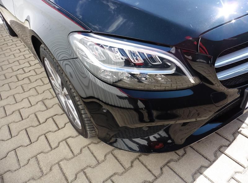 Mercedes-Benz Třídy C 220d 4Matic Avantgarde, Navi, - fotka 18 z 20