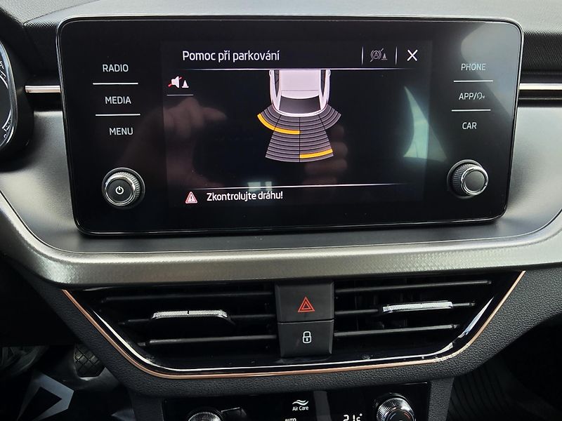 Škoda Scala 1.0TSI 70KW STYLE+ FULL LED ČR - fotka 31 z 37
