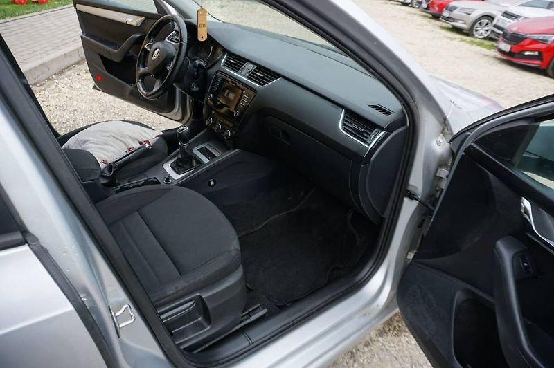 Škoda Octavia (2014) 1,6   nové v ČR - fotka 10 z 25