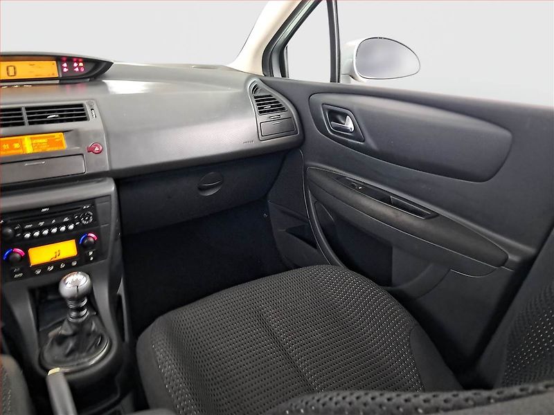 Citroën C4 (2009) 2.0 HDI, Tažné, jezdí výborně - fotka 8 z 18