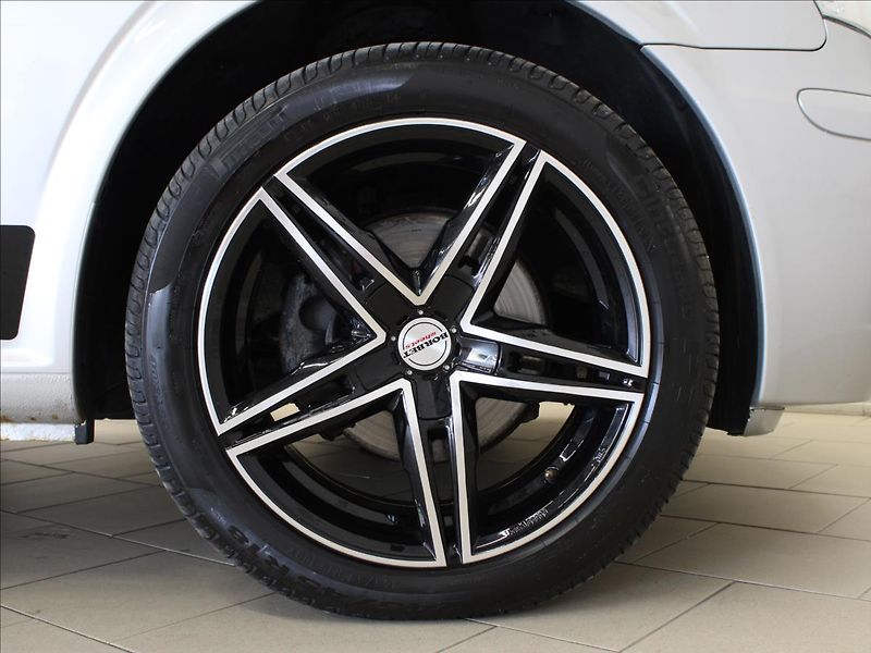 Mercedes-Benz Viano 3,0 CDI V6 Long xenony - fotka 31 z 32