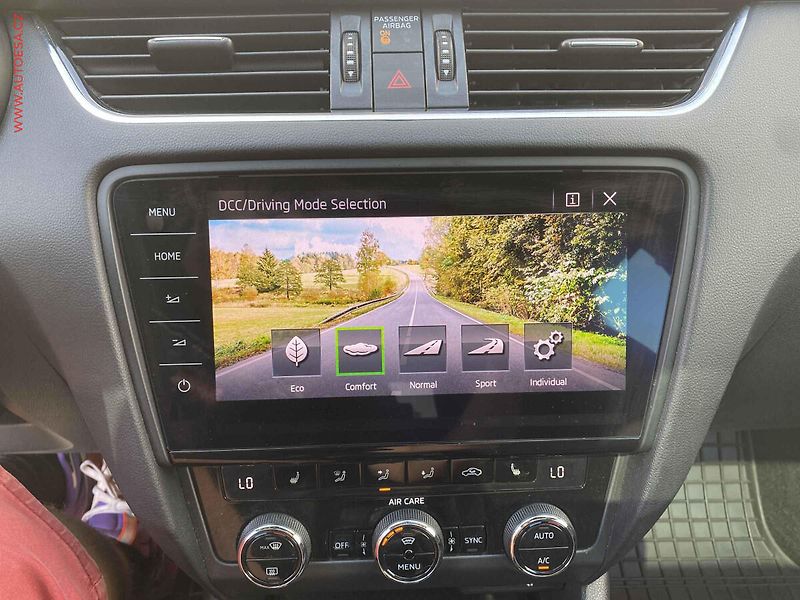 Škoda Octavia (2017) 2.0 TSi, RS, LED, +ALU, panor - fotka 19 z 20