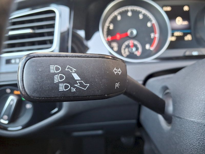 Volkswagen Golf (2020) Variant HighLine 1,5TSi 110kW - fotka 19 z 35