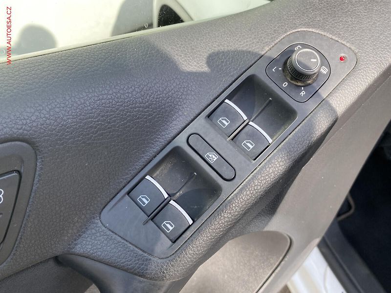 Volkswagen Tiguan (2015) 2.0 TDi, Lounge, navi, kamera - fotka 13 z 17