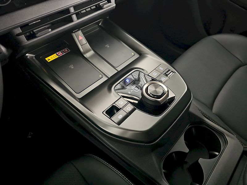 Toyota bZ4X (2026) FACELIFT AWD 343k EXECUTIVE - fotka 29 z 30